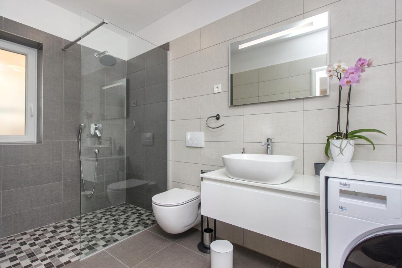 Villa Antonia With Heated Pool Dograde Bagian luar foto