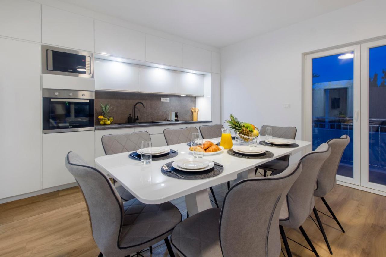 Villa Antonia With Heated Pool Dograde Bagian luar foto