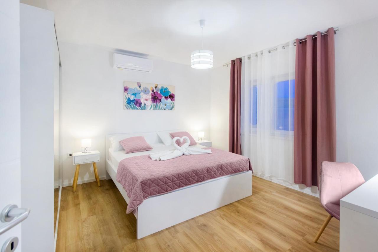 Villa Antonia With Heated Pool Dograde Bagian luar foto