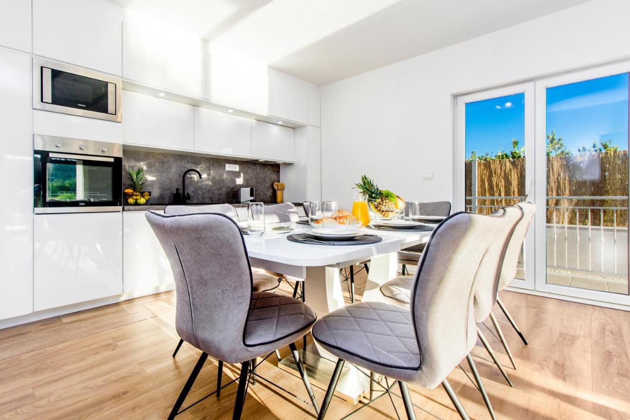 Villa Antonia With Heated Pool Dograde Bagian luar foto