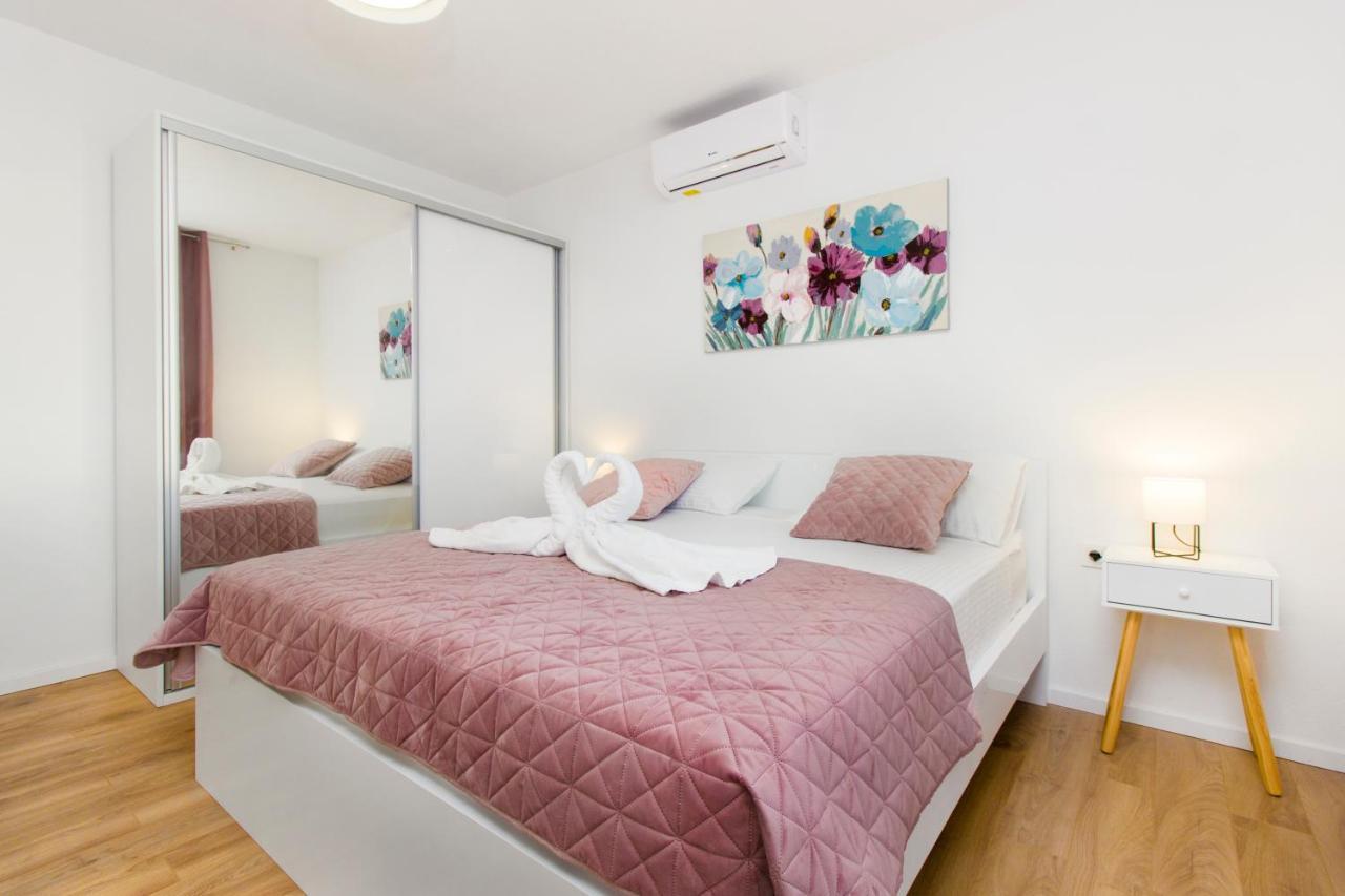 Villa Antonia With Heated Pool Dograde Bagian luar foto